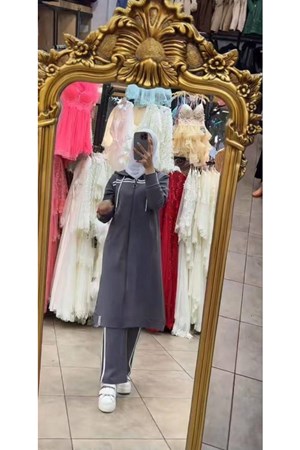 بيجامة محجبات نسائية للموسم الجديد فضفاضة مناسبة للاستخدام اليومي موديل 9366 - رمادي غامق (خدمة الدفع عند الباب - القياسات المتوفرة 38)